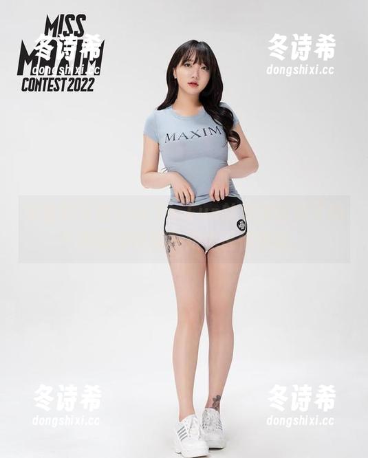 准备好下载Son Ye Eun的美脚写真了吗？她的脚好像在跟你说悄悄话。